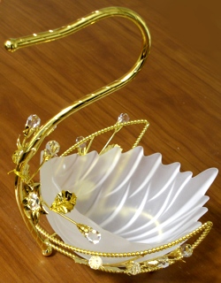 Лебедь с кристаллами Swarovski - блестящий подарок женщине